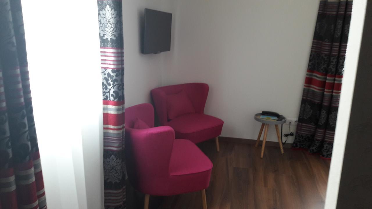 Hotel Les Aubepines Illiers-Combray Bagian luar foto